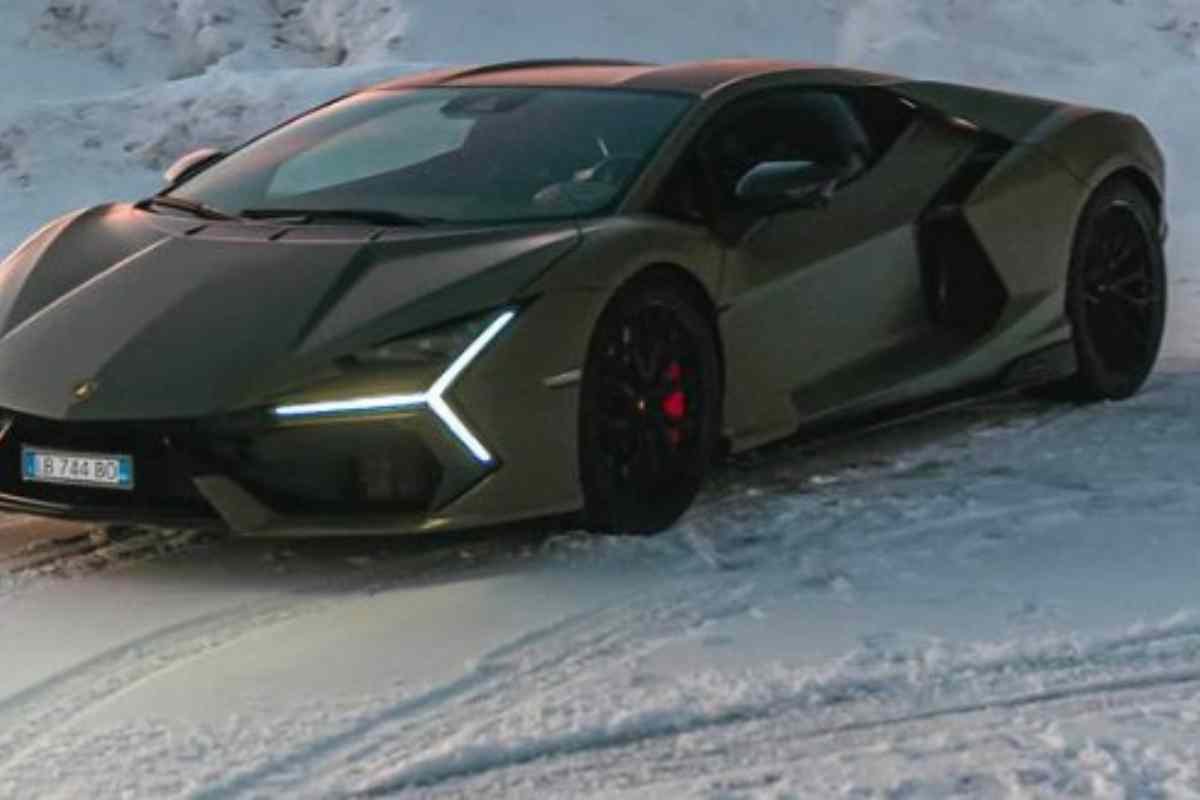 Lamborghini Revuelto