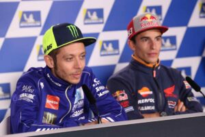 Valentino Rossi e Marc Marquez gli dà un insegnamento