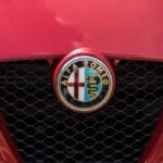 L'Alfa Romeo che ha il "fisico" di una Porsche e la potenza di una Ferrari: è lusso e sportività allo stato puro