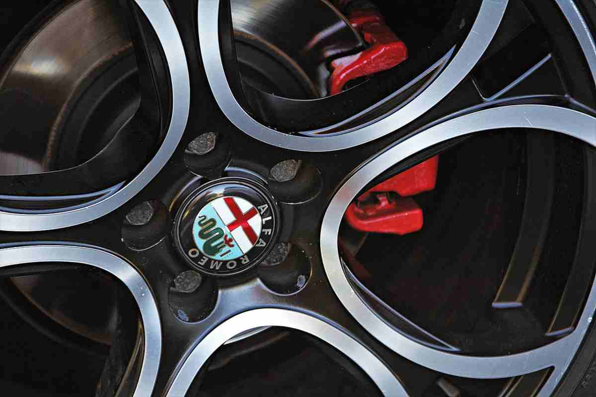 L'Alfa Romeo stravolta, ora ha un motore mostruoso: il prezzo è quello di una Ferrari