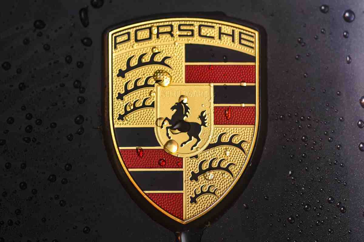 Porsche si lascia sfuggire il nuovo modello: sarà estremizzato ai massimi livelli per prestazioni spaziali