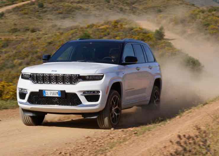 Jeep Grand Cherokee 4xe rischio incendio
