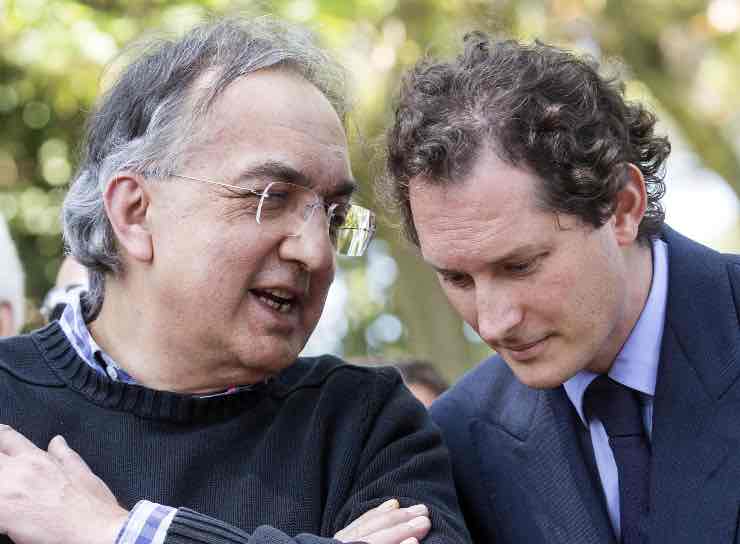 Sergio Marchionne e John Elkann auto non più al centro