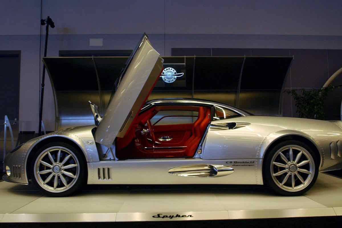 Supercar torna il mitico marchio