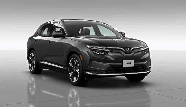 VinFast VF 8 ricarica lenta