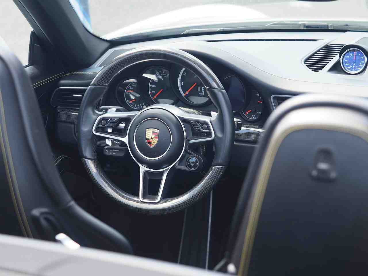 Proprietari Porsche indispettiti: spunta un problema senza precedenti, diventa un caso geopolitico