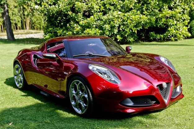 Alfa Romeo 4C: prezzo e scheda tecnica della coupé sportiva [FOTO e VIDEO]