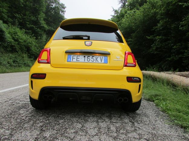 Abarth 595 Competizione pro e contro