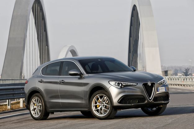 Alfa Romeo Stelvio 2017: prezzo di listino, motorizzazioni, interni e scheda tecnica [FOTO]