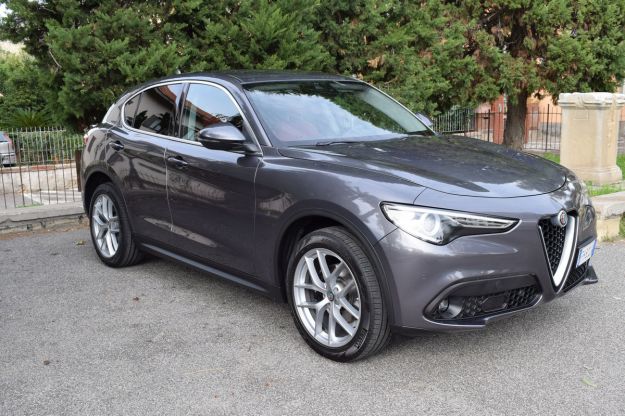 Alfa Romeo Stelvio: prezzo, interni e prova su strada [FOTO]