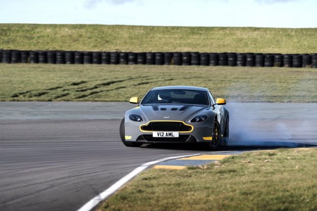Aston Martin V12 Vantage S con cambio manuale [FOTO]