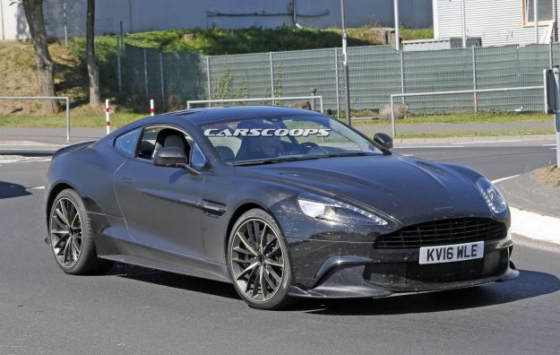 Aston Martin Vanquish S, foto spia: più potente e veloce [FOTO]