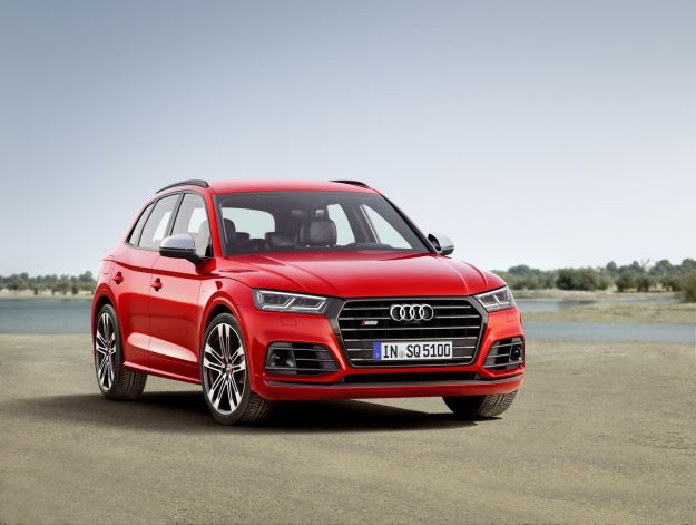 Nuova Audi SQ5 2017: “vola” col turbo benzina, scheda tecnica e prezzo [FOTO]
