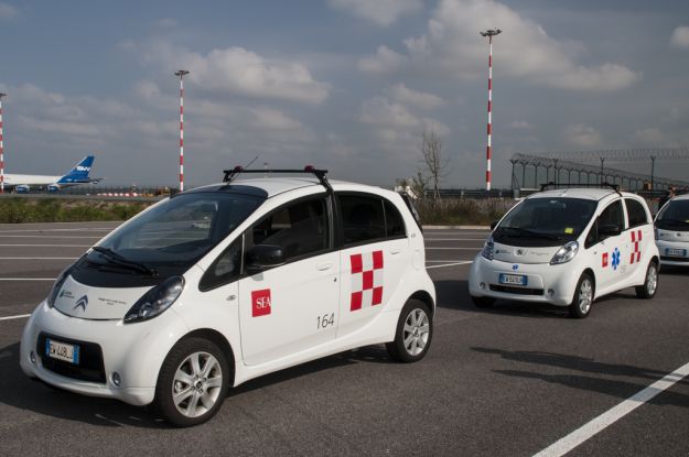 Auto elettriche Peugeot Citroën: un giro con la flotta di Malpensa [FOTO]