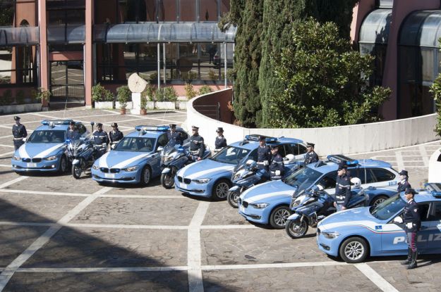 Auto della Polizia stradale: consegnate le nuove BMW 320d Touring per gli agenti