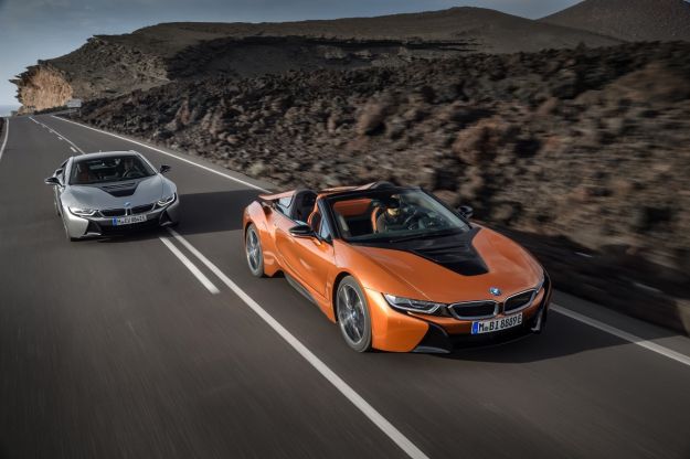 BMW i8 Roadster e Coupé 2018: scheda tecnica, autonomia e prestazioni [FOTO]