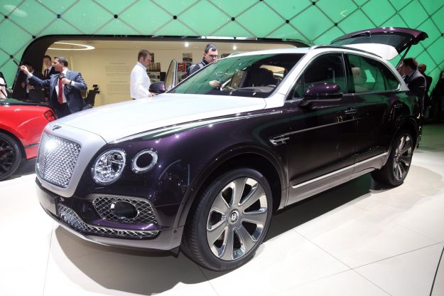 Nuovo Bentley Bentayga Mulliner 2017: prezzo, dimensioni e scheda tecnica [FOTO]