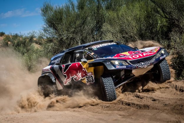 Dakar 2018: immortale Sainz, porta in trionfo Peugeot e saluta