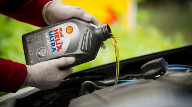 Controllare olio motore, come fare