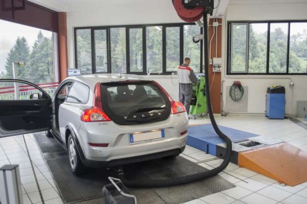Controllare revisione auto
