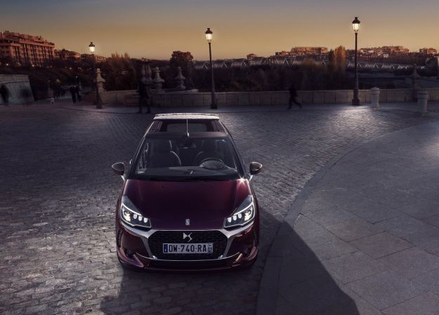 Nuova DS 3 Cabrio: prezzo, interni, scheda tecnica della Performance e motori diesel [FOTO]