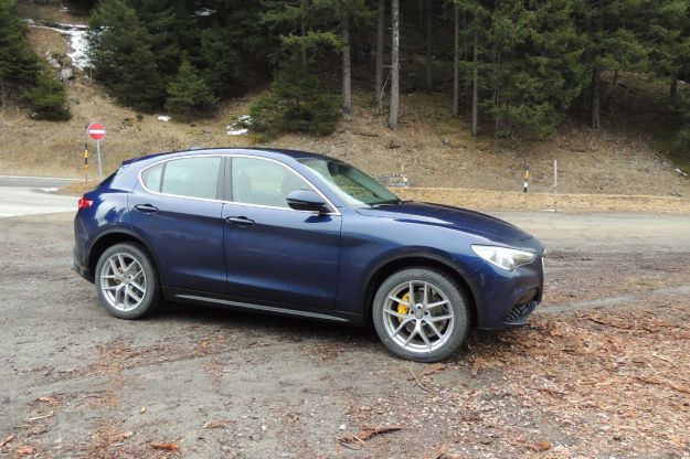 Alfa Romeo Stelvio: prova su strada, prezzo, interni, dimensioni e scheda tecnica [FOTO]