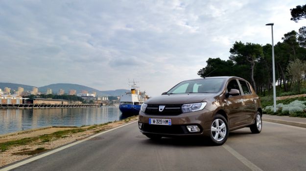Dacia Sandero 2018: prezzi, motori, interni e prova su strada [FOTO]