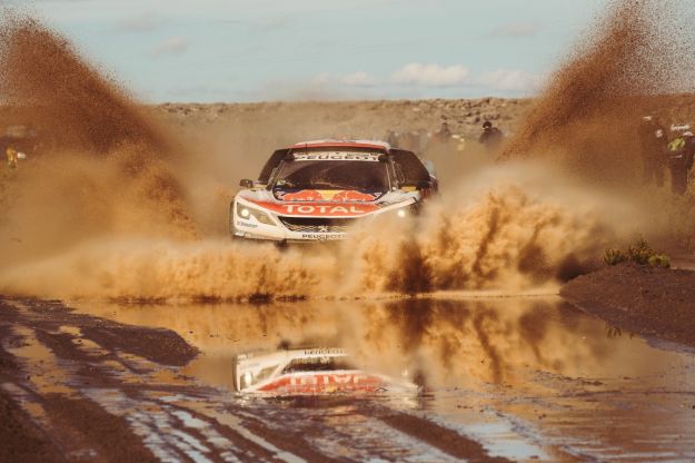 Dakar 2017, la Peugeot di Loeb balza al comando dopo l’ottava tappa
