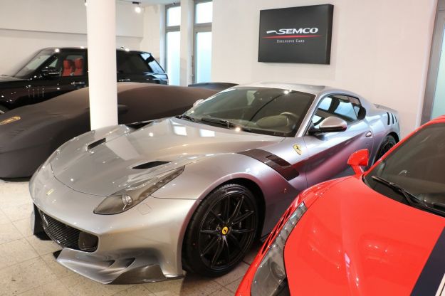 Ferrari F12Tdf usata in vendita: prezzo record in Germania [FOTO]