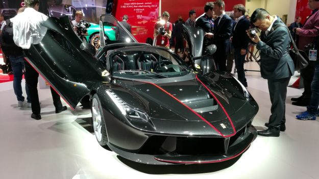 Ferrari LaFerrari Aperta 2016: solo 209 esemplari, prezzo da capogiro [FOTO]