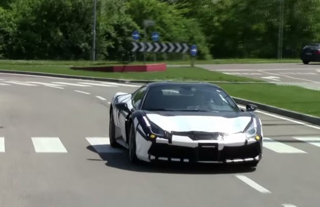 Foto spia di Ferrari 488 GTB spider
