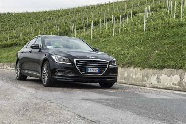 Hyundai Genesis 2015: prova su strada, prezzi e scheda tecnica [FOTO e VIDEO]