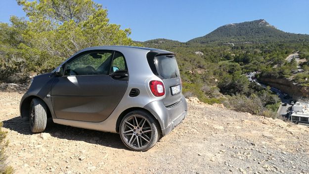 Smart Brabus 2016: prezzo, cavalli e prova su strada della piccola peperina [FOTO]