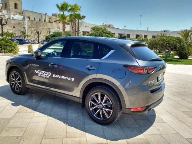Nuova Mazda CX-5 2017, primo contatto: prezzo, dimensioni ed interni [FOTO]
