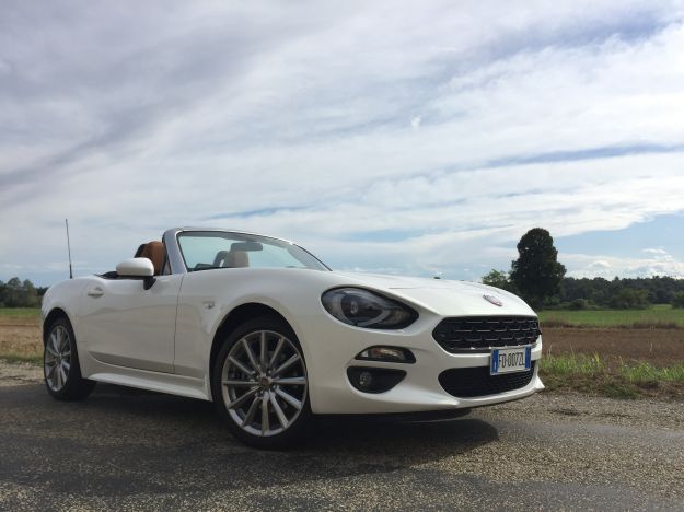 Fiat 124 Spider 2017: prova su strada, prezzo e prestazioni [FOTO]