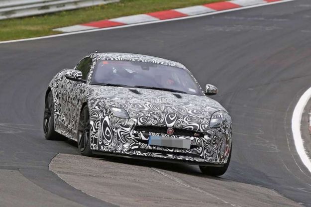 Jaguar F-Type 2017: prime foto spia ed informazioni del restyling