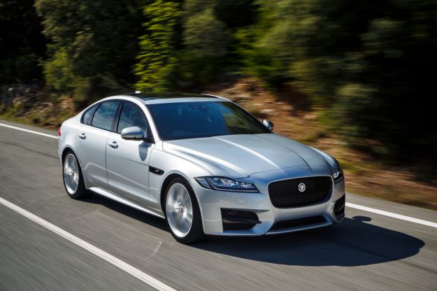 Nuova Jaguar XF 2017: prezzo, interni e scheda tecnica, anche V6 e AWD [FOTO]