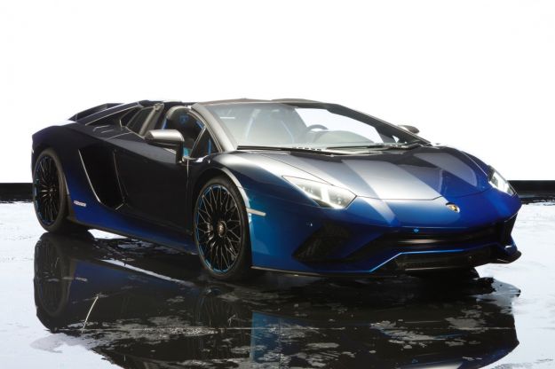 Lamborghini Aventador S Roadster, a Tokyo per celebrare 50 anni del Toro [FOTO]