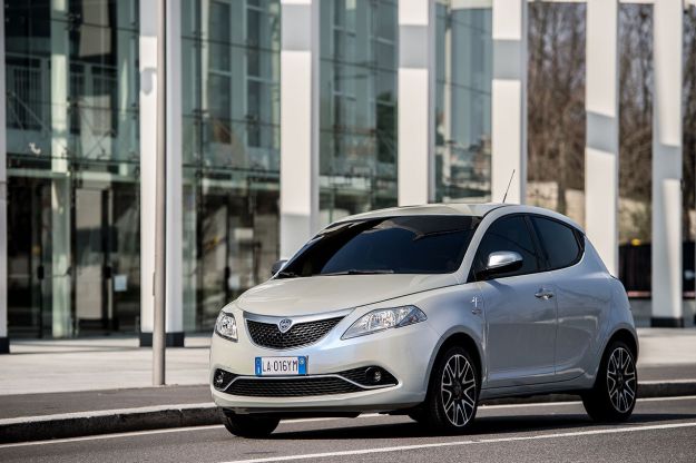 Lancia Ypsilon Mya, prezzo aggressivo per la versione speciale [FOTO]