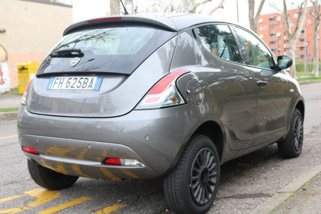 Lancia Ypsilon Unyca 2017: prezzo, interni, scheda tecnica e prova su strada [FOTO]