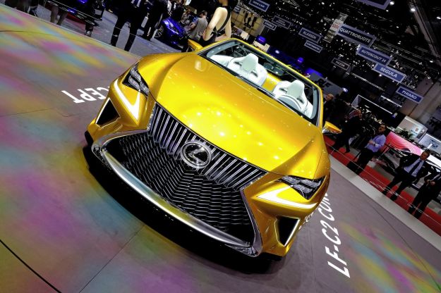Lexus LF-C2 Concept 2015, una scoperta 2+2 dalle forme futuristiche [FOTO]