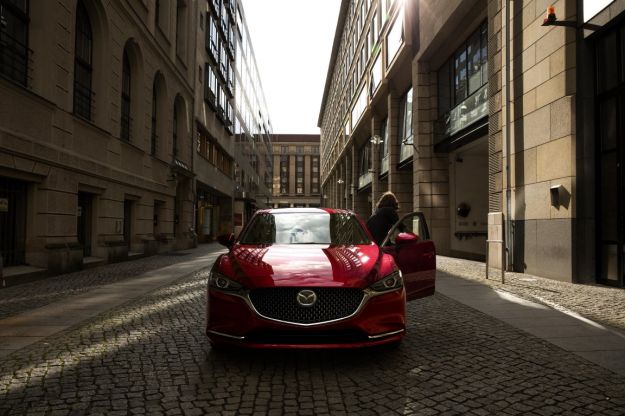 Mazda 6 berlina 2018: nuovi interni e motore turbo per il restyling [FOTO]