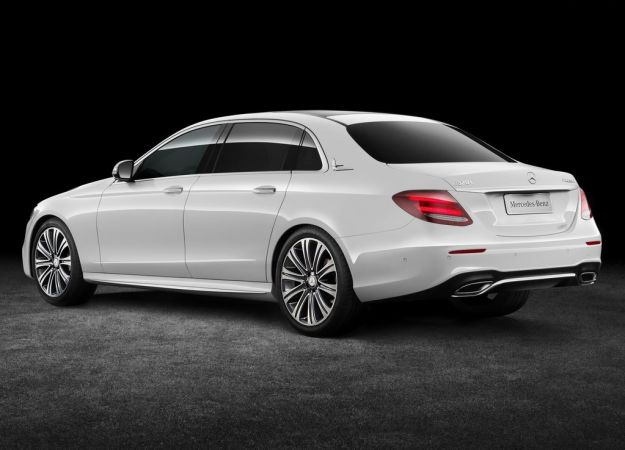 Mercedes Benz Classe E L: versione a passo lungo per la Cina [FOTO]