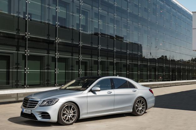 Mercedes Classe S restyling 2017: il nuovo modello porta i motori in linea e interni con volante touch