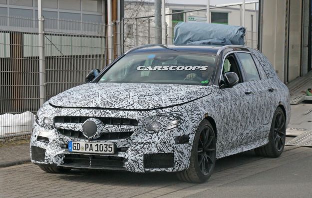 Mercedes E63 AMG station wagon 2017, foto spia della familiare da 600 cavalli