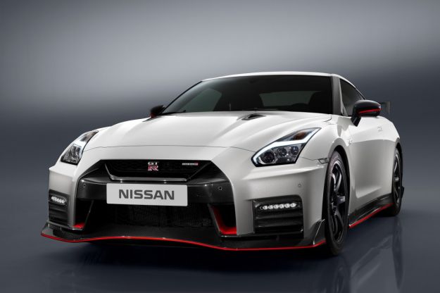 Nissan GT-R Nismo 2017, il restyling migliora gli interni e l’aerodinamica [FOTO]