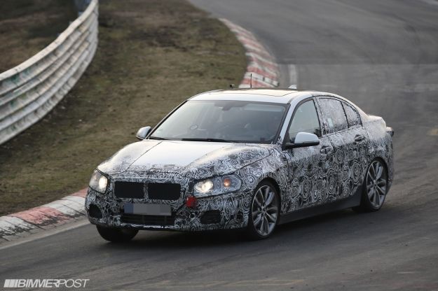 Nuova Bmw Serie 1 trazione anteriore: foto spia della berlina tre volumi [VIDEO]