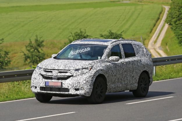 Nuova Honda CR-V 2018, foto spia: il crossover cambia tutto