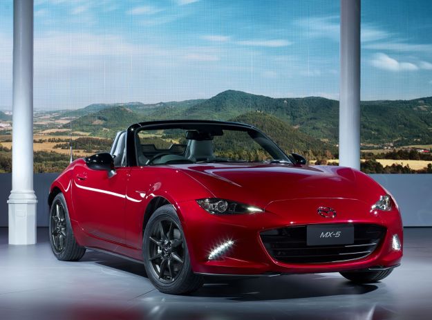 Nuova Mazda MX-5: dimensioni, motori e prezzo. Più piccola e leggera [FOTO e VIDEO]