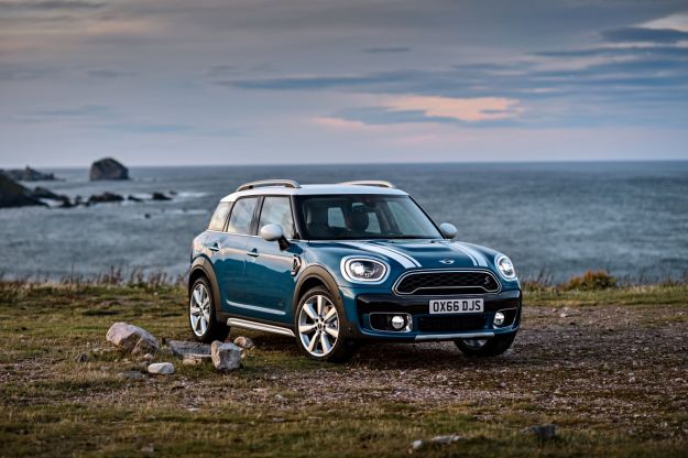 Nuova Mini Countryman 2017: prezzo, interni e bagagliaio. Anche ibrida [FOTO]